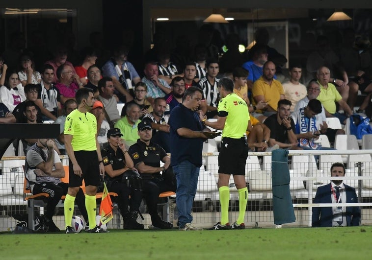 El Cartagena expulsa al abonado que insultó a Omar El Hilali